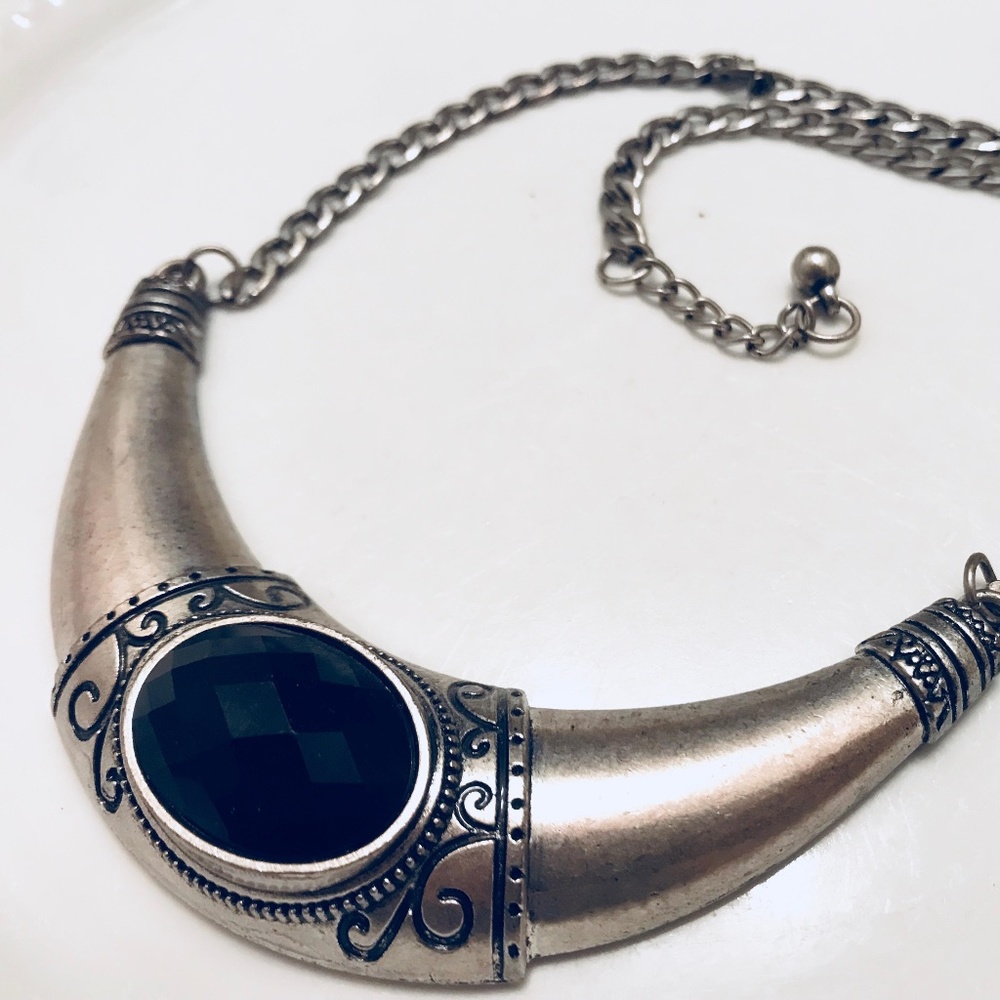 Unisex Carved Aluminum Costume Jewelry Tribal Horn with Onyx colored stone